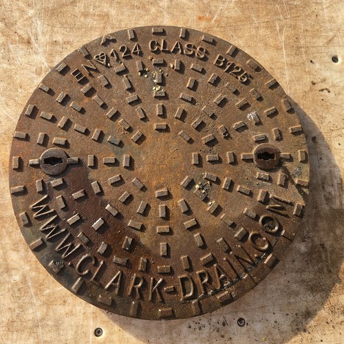 Round cast iron manhole - cast,