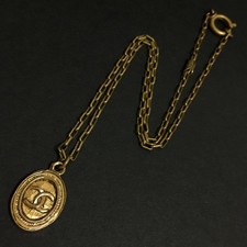 EGA CHANEL CC Logo Oval Gold