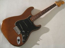 1975 FENDER STRATOCASTER -