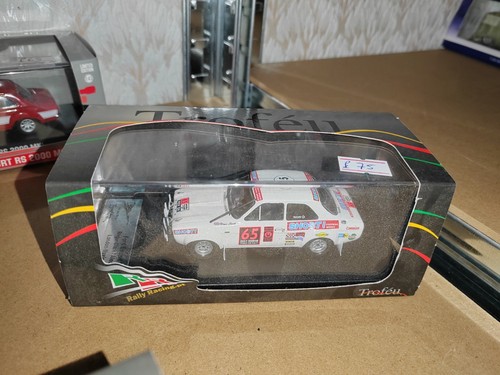 Boxed model trofeu - model, escort