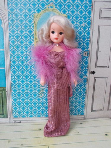 Stunning 1980s premier girl - 1980s,