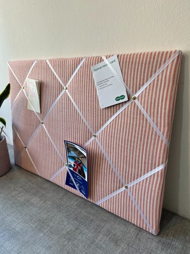 Pink white candy stripe - &,