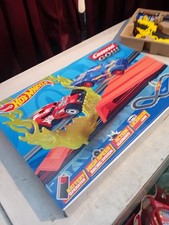 Carrera GO!!! Hot Wheels 4.3m Tack & Jump Battery Slot Racing Set New Xmas Toy