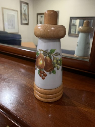 Vintage pepper mill morel - vintage,