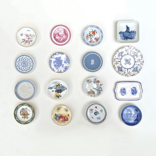 Set miniature plates - 16,