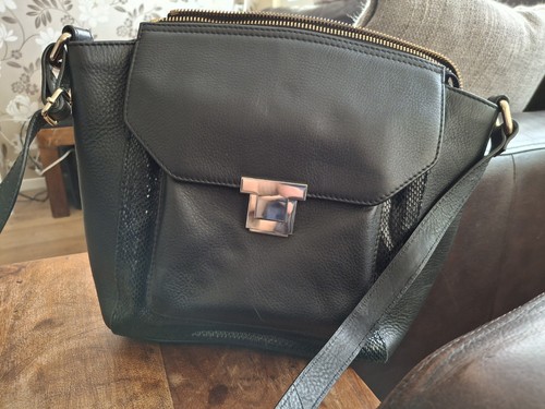 Black leather shoulder bag - black,