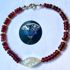 9CT GOLD MOZAMBIQUE GARNET AND MOGHUL CARVED RAINBOW MOONSTONE, STAMPED 375