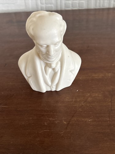 Lovely antique miniature bust - antique,