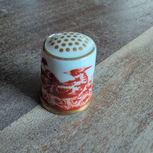 Thimble collectors club red - collectors,