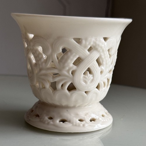 Decorative porcelain filigree