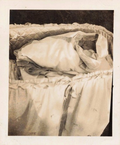 Vtg photo sleeping infant - sleeping,