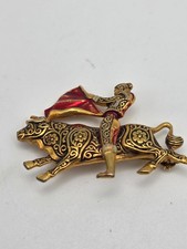 Vintage gold tone damascene