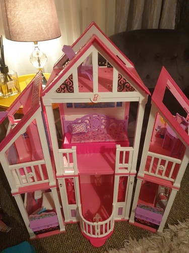 California barbie house - california,