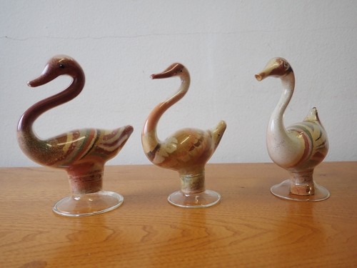 Glass birds filled with - , alum