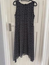 WALLIS ELEGANT FLOATY SPOTTY DRESS SIZE 14