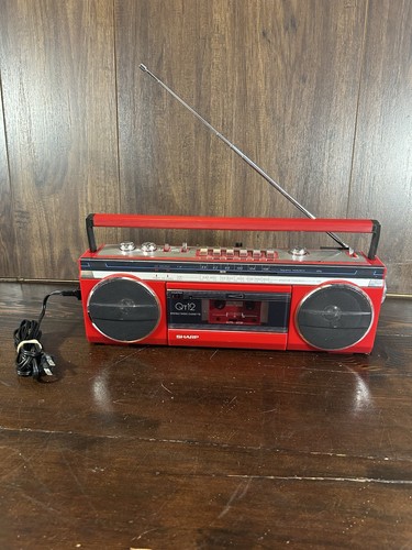 Vtg sharp boombox in - 12, r