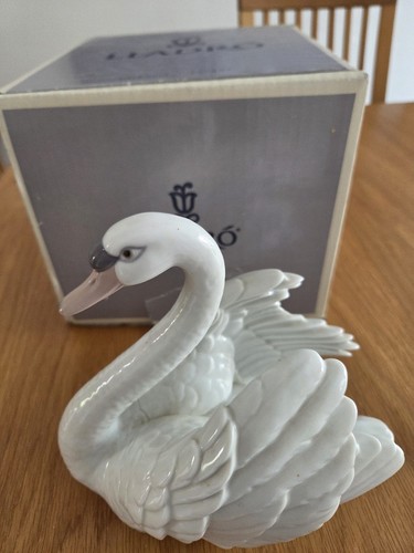 Lladro swan with wings - lladro, spread