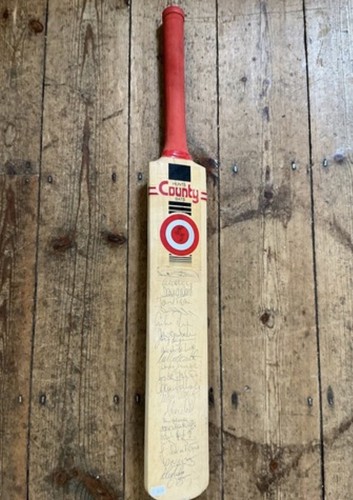 Signed hunts county bat with - a,