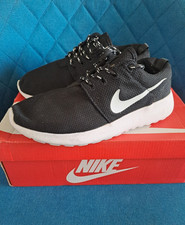 Womens Nike Roshe Run black trainers shoes size 4.5