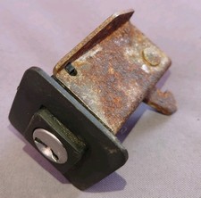 Vespa Scooter Pk Seat Lock Catch Used No Key