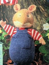 Vintage knitting pattern of Brambly Hedge's Wilfrid Toadflax by Alan Dart