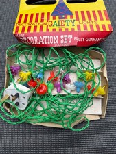 VINTAGE BOXED 20 GAIETY CHRISTMAS TREE LIGHTS BY TIMOTHY WHITES.