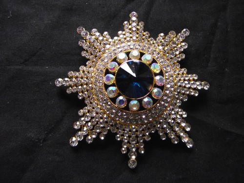 Large gold star brooch - star,