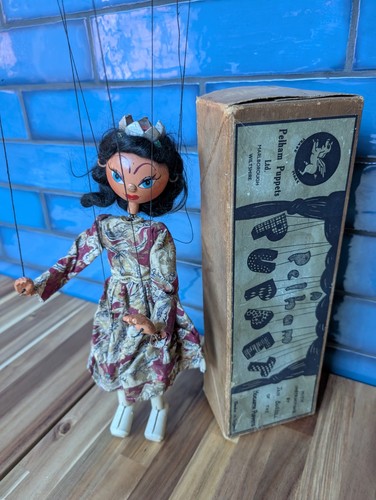 Pelham puppet queen sm - puppet,