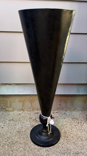Large metal black trumpet - black,