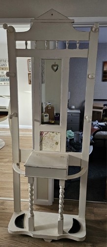 Wooden shabby chic hallway - shabby,