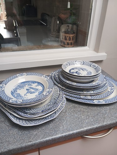 Dinner plates blue and - blue, white