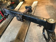 Rear pivot axle / motor