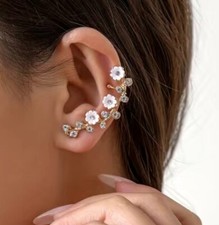 GOLD FLOWER VINE EAR CUFF AND STUD EARRINGS LEFT EAR