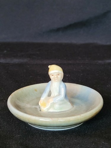 Wade irish porcelain ring pin - irish,