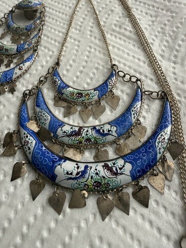 Beautiful vintage enameled - beautiful,