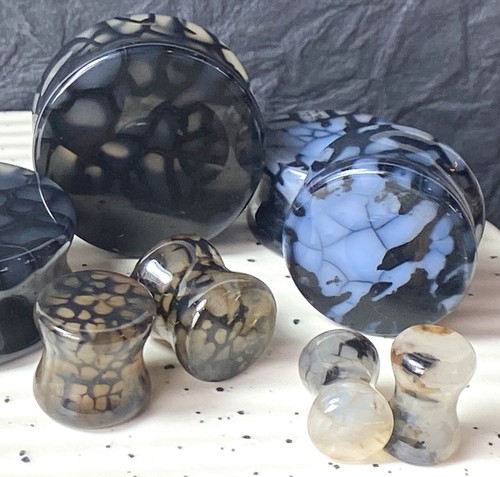 Pair black dragons vein agate - pair,