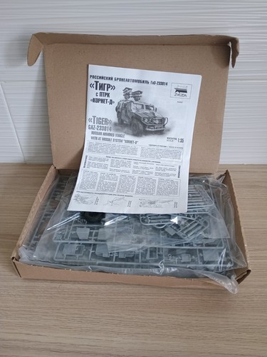 Zvezda scale tiger gaz - 1/35,
