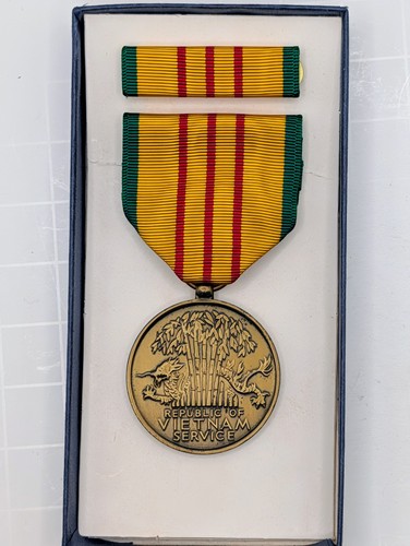 Original vietnam service medal - vietnam,