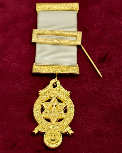 Masonic royal arch - 🏅,