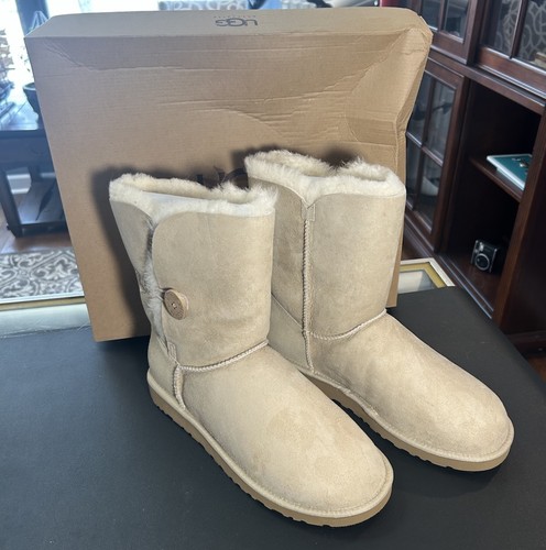 Ugg bailey button - bailey, sand