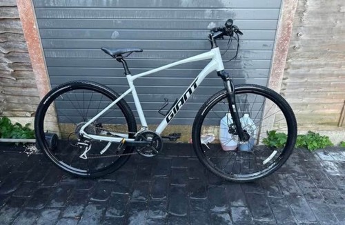 Giant roam disc hybrid bike - giant,