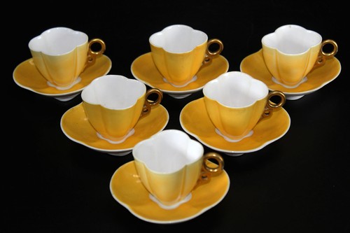 Very nice old mocha - nice, cups