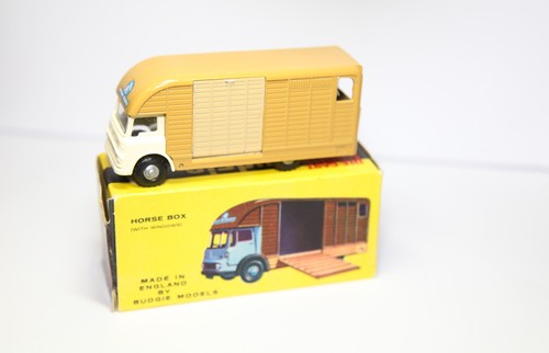 Budgie 292 bedford horse box - budgie,