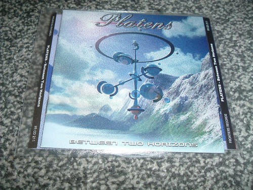 Platens between two horizons - platens,