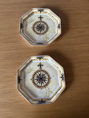 Wedgwood atlas bone - wedgwood, pair