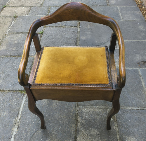 Antique piano stool with - -,