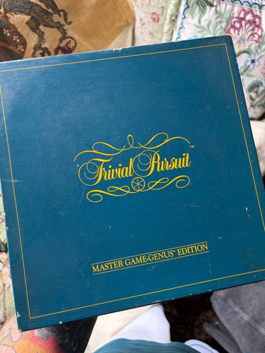 Trivial pursuit master - trivial, game