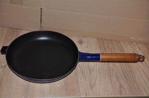 Creuset cast iron - cast,