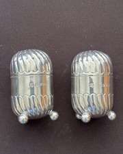 Victorian solid silver salt / pepper pots. London 1887.