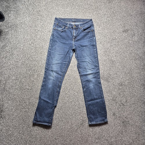 Levis demi curve - demi,